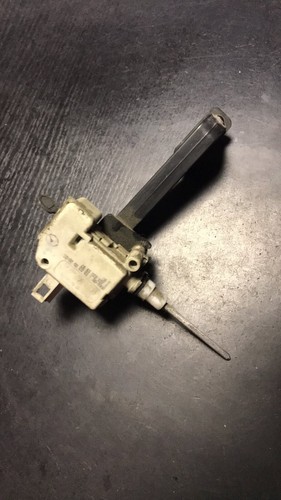 MERCEDES-BENZ KRAFTSTOFFTÜRSCHLOSS STELLMOTOR A2038201997
