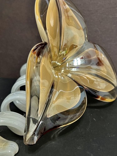 Vidrio soplado a mano flor rosa y transparente 3 pétalos con vid 9""W X 7,5 H resistente elegante - Imagen 10 de 22