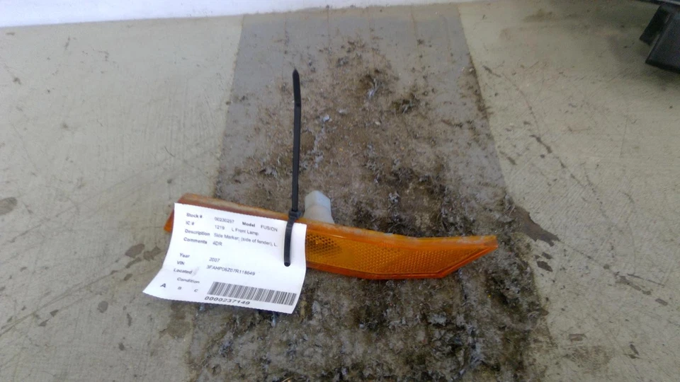 Conjunto de luz marcadora lateral usada se adapta a: Ford Fusion 2007 marcador lateral lado del defensa Foto 3 de 4