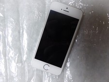 iPhone 5s 16GB Silver w/ 2 Cases Unlocked