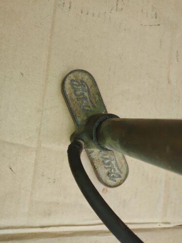 Vintage Ford Tire pump - Picture 9 of 17