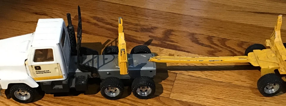 '81 Ertl John Deere тягач для целлюлозных пород и пилов, #3605 - Изображение 4 из 4