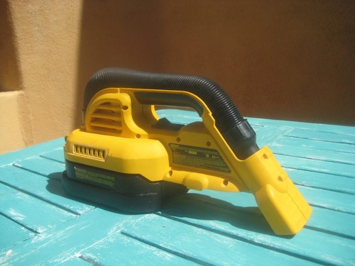 Dewalt DC515 Heavy Duty 1/2 Gallon 18V Cordless Bagless Wet/Dry Vacuum & Filter - Picture 3 of 6