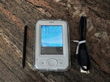 Vintage Palm Z22 Personal Handheld Organizer w/ Charging Cable, White, Working