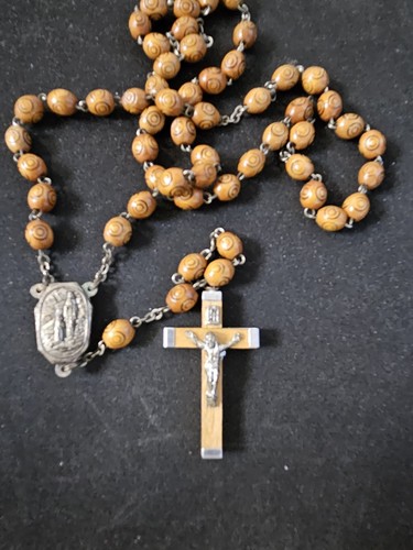 VINTAGE Eau De Lourdes Carved Wood Rosary Italy - Picture 5 of 13