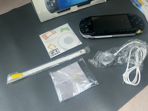 Sony Playstation PSP-1001 Black Portable Handheld Console -no Power Cord - Picture 2 of 14