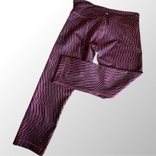 Lululemon Capri Leggings in Shifted Horizons Red Grape, Size 8
