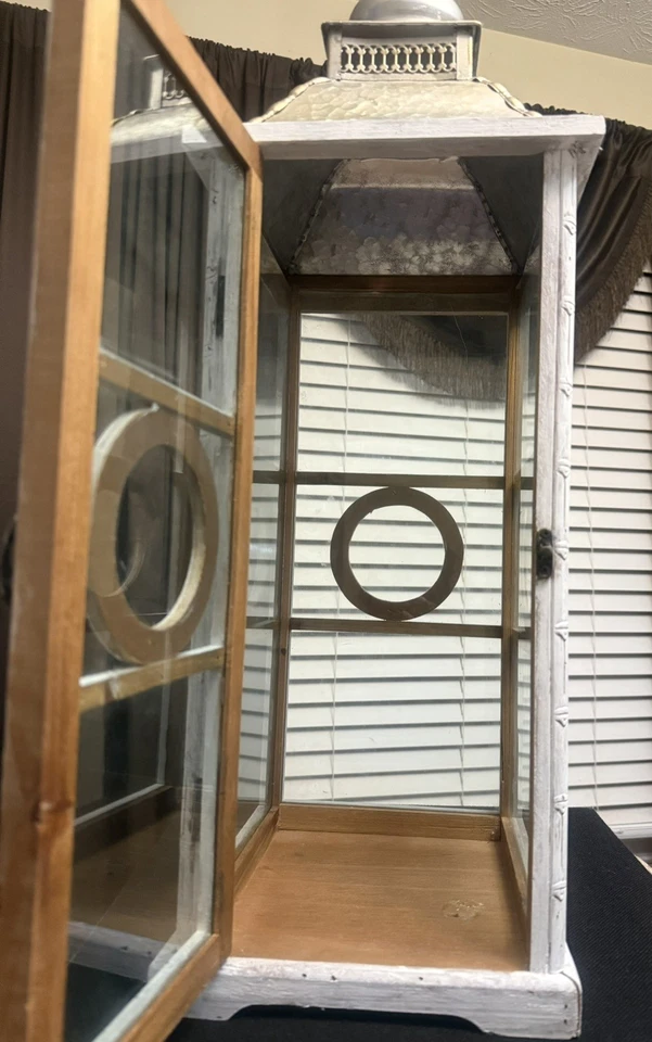 "Hermosa linterna de vela blanca rústica de madera, metal, vidrio de granja grande de 28""" Foto 3 de 4