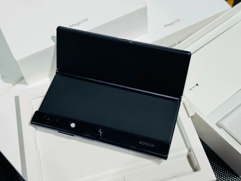 Honor V Purse 5G Snapdragon 512GB 16GB RAM Google Play Foldable