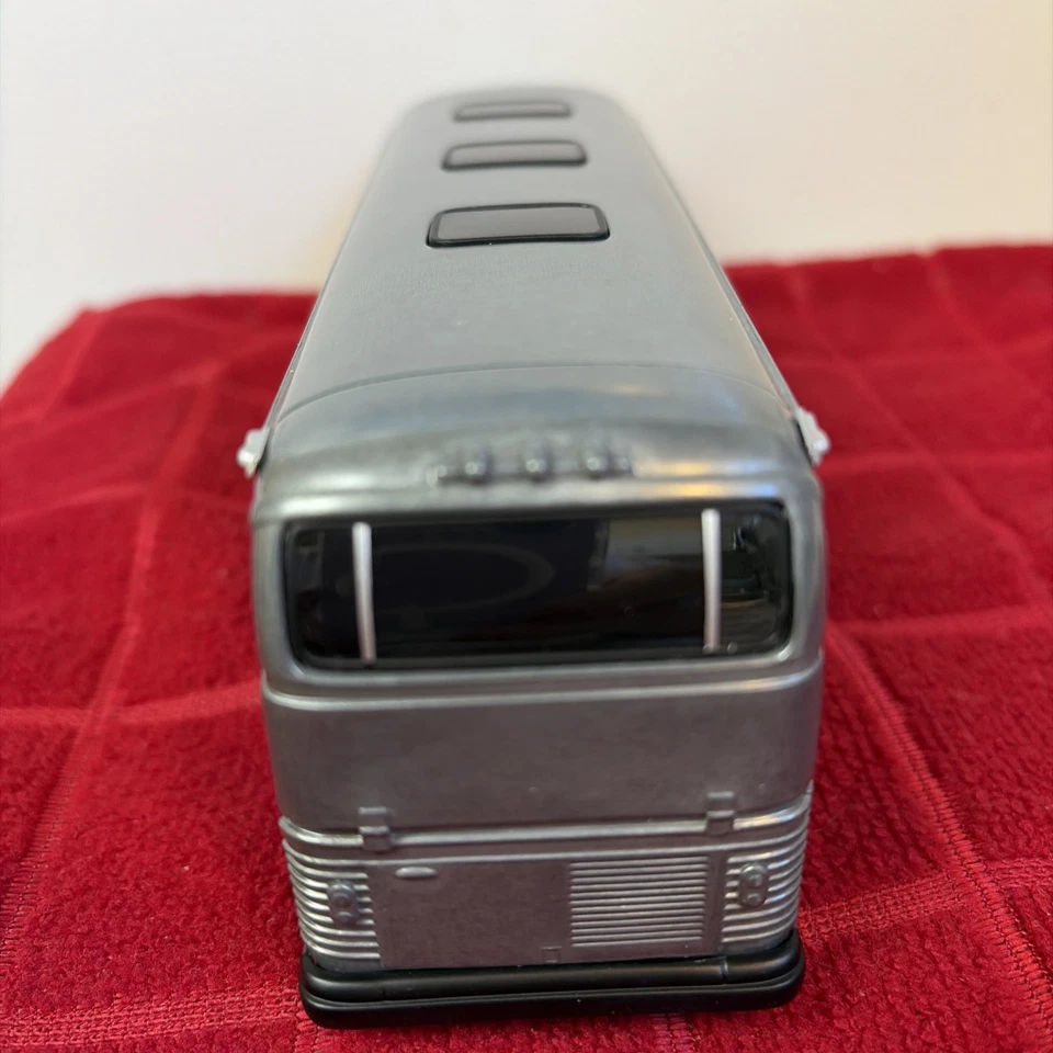 Corgi 50th Anniv. 1:50 Diecast GM 4501 Greyhound Scenicruiser US 54417 #72 - Image 4 of 4