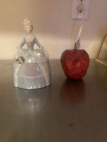 Antica scatola di polvere Maria Antionetta - Ex au5 - Foto 1 di 2