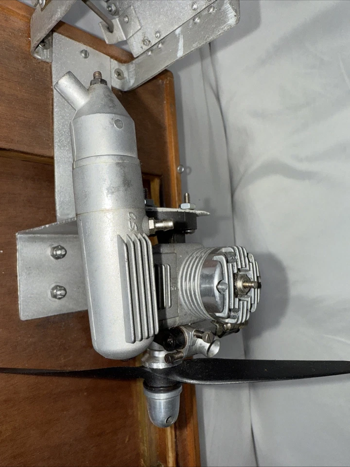 BOTE DE HÉLICE DE AIRE TETHER VINTAGE CON (2) 15 O.S. MOTOR MAX Foto 4 de 4