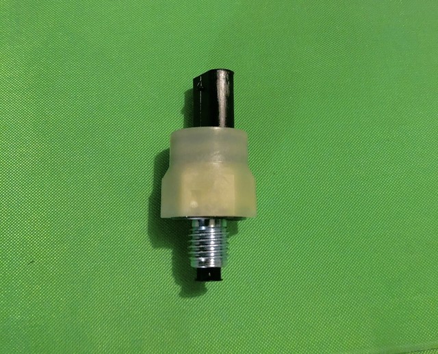 Oil Pressure Sensor For BMW F34,F30,F25,F20,F10,E84,E89N20 N26 Engine