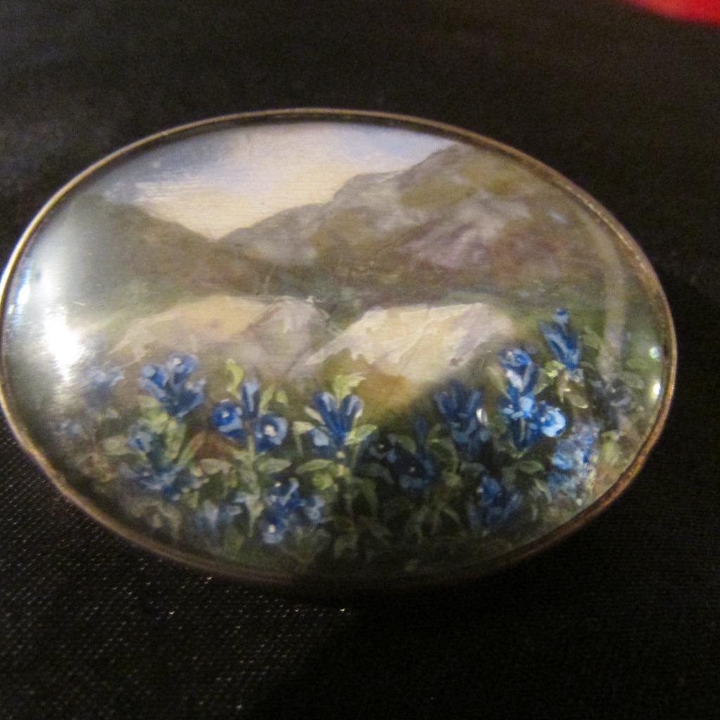 Beautiful Antique Solid Silver Gilt Mountain & Bl… - image 1