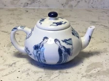 VTG 1985 Franklin Mint Victoria Albert Museum KANGXI Porcelain MINI Teapot -MINT