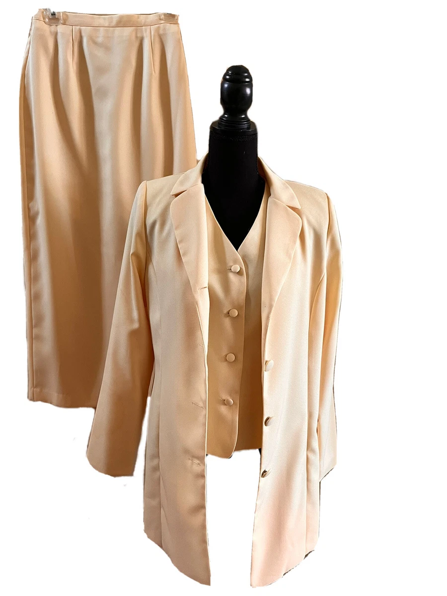 Pastel yellow shop suit