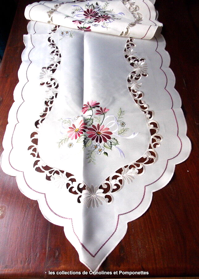 Homxi Chemin de table décoratif en dentelle avec broderie en polyester - 30,5 x 182,9 cm - Blanc