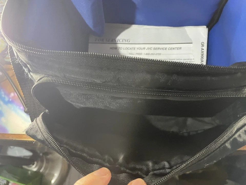 JVC GR-AX900U Compact VHS Video Movie Camcorder Camera- 2 Batteries - Untested - Image 3 of 4