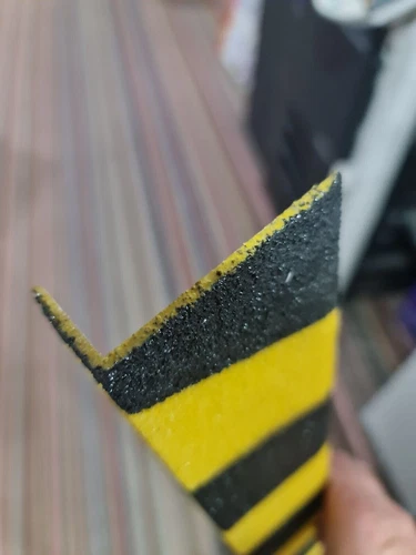 1400mm Outdoors 10x BLACK & YELLOW Anti Slip Stair Nose Fiberglass Stair Nosing - Picture 1 of 5