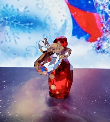 Swarovski サンタ With 674 glistening facets, our Santa figurine is a lovable and