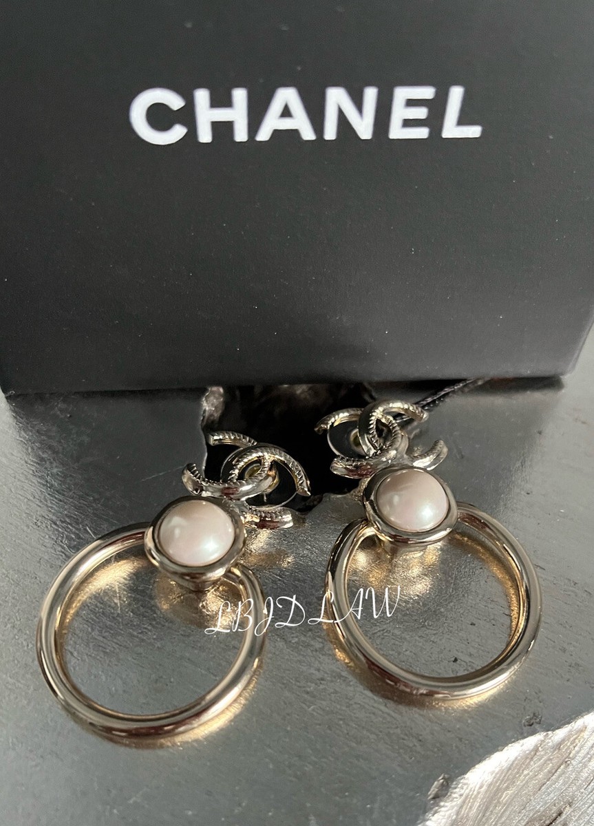 chanel 22p cc heart hoop earrings