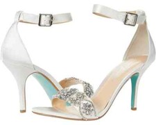 NEW IN BOX 139 SZ 8.5 M Betsey Johnson Gina Women's Heels Ivory Satin