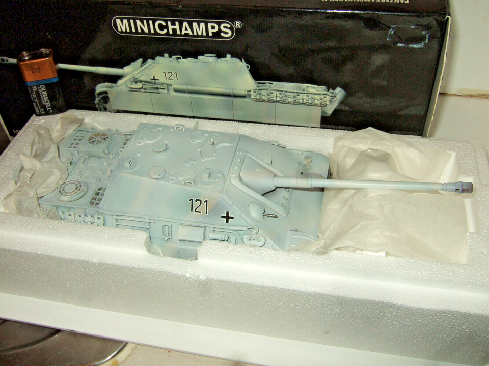 Very rare MINICHAMPS 1:35 PANZERKAMPFWAGEN V PANTHER AUSF G TANK 19003 ww2