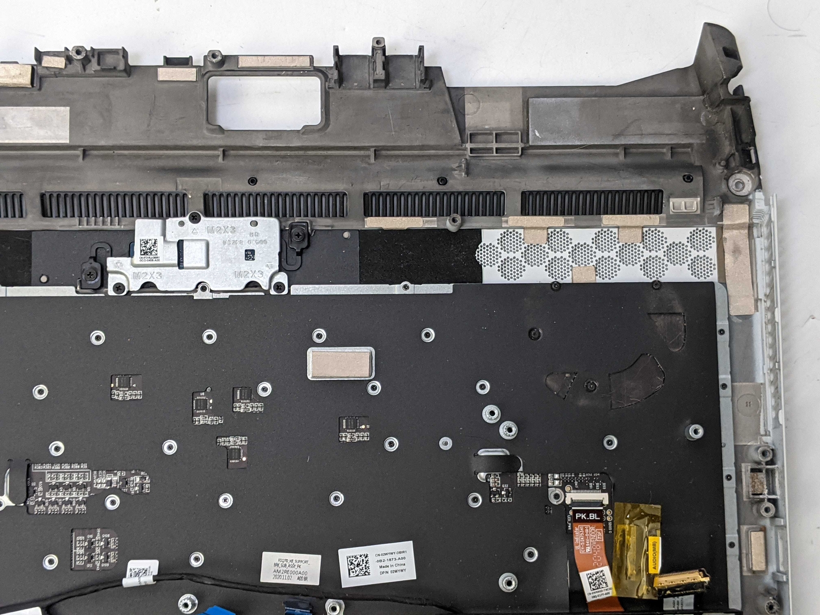 Dell Alienware Area 51m R2 Palmrest US/EN Keyboard Lunar Light White 004XD4