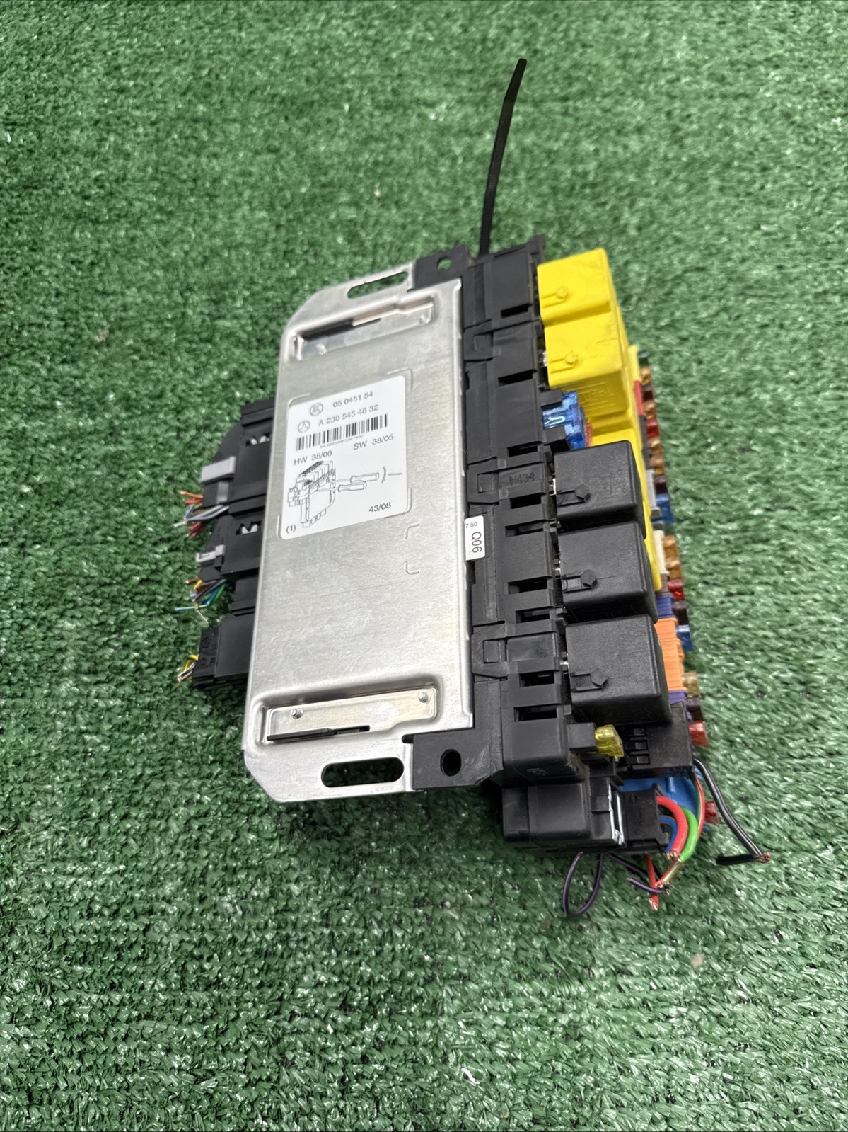 2003 - 2012 Mercedes R230 SL500 SL55 AMG Front Left SAM Fuse Box Module OEM
