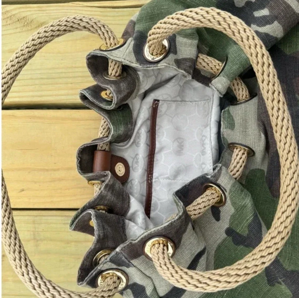 Bolso de lona Michael Kors camuflaje Foto 3 de 4