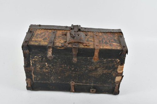 J31J37- Gotisches Kästchen handbemalt mit Eisen Beschlägen 15./16.Jh - Bild 12 von 12