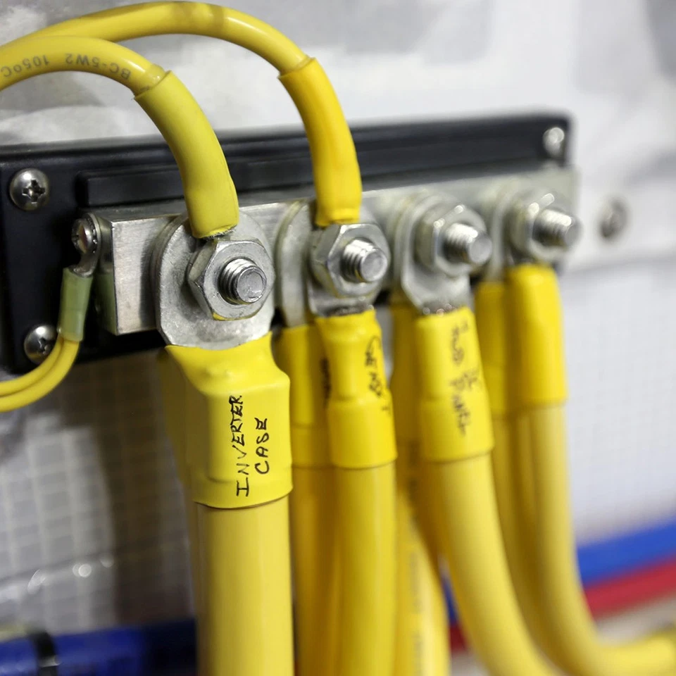 Blue Sea Systems 2104 Powerbar 600Amp conector de cabo 4 X 3/8 16 parafuso prisioneiro terminal - Imagem 2 de 3