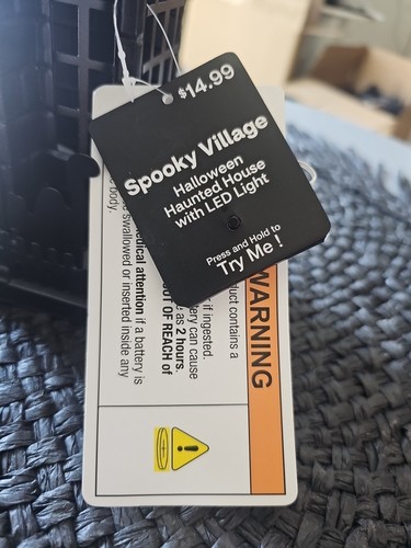 SPOOKY VILLAGE HALLOWEEN HAUNTED METAL HOUSE WITH LED LIGHT L:4 1/2" W:4"H:9 1/2 - 第 4/8 張圖片