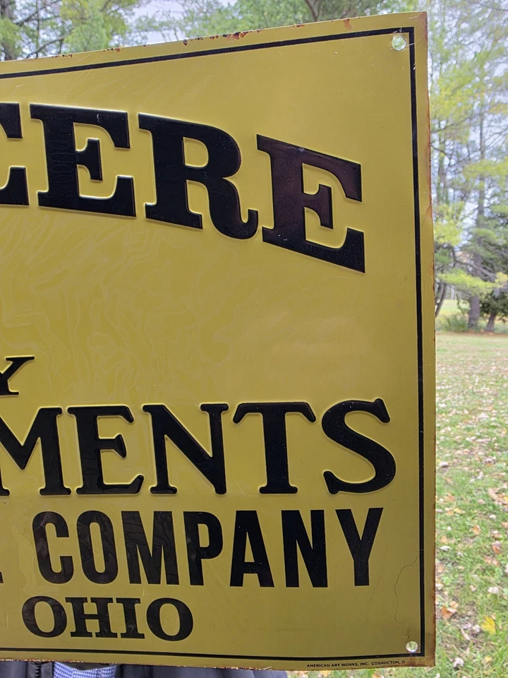 "Letrero de herrajes John Deere Quality Farm Implements Mcomb Ohio 12 1/4"" por 23 1/2""" Foto 2 de 4