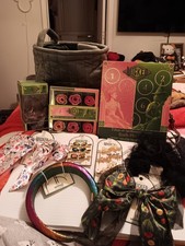 Wicked Bath Set, Assorted Hair Accessories, Bath Fizzies And A Carrier