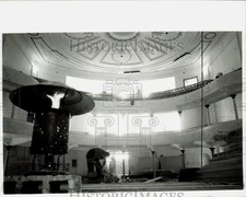 1967 Press Photo Workman doing restoration work on the Presidential Box