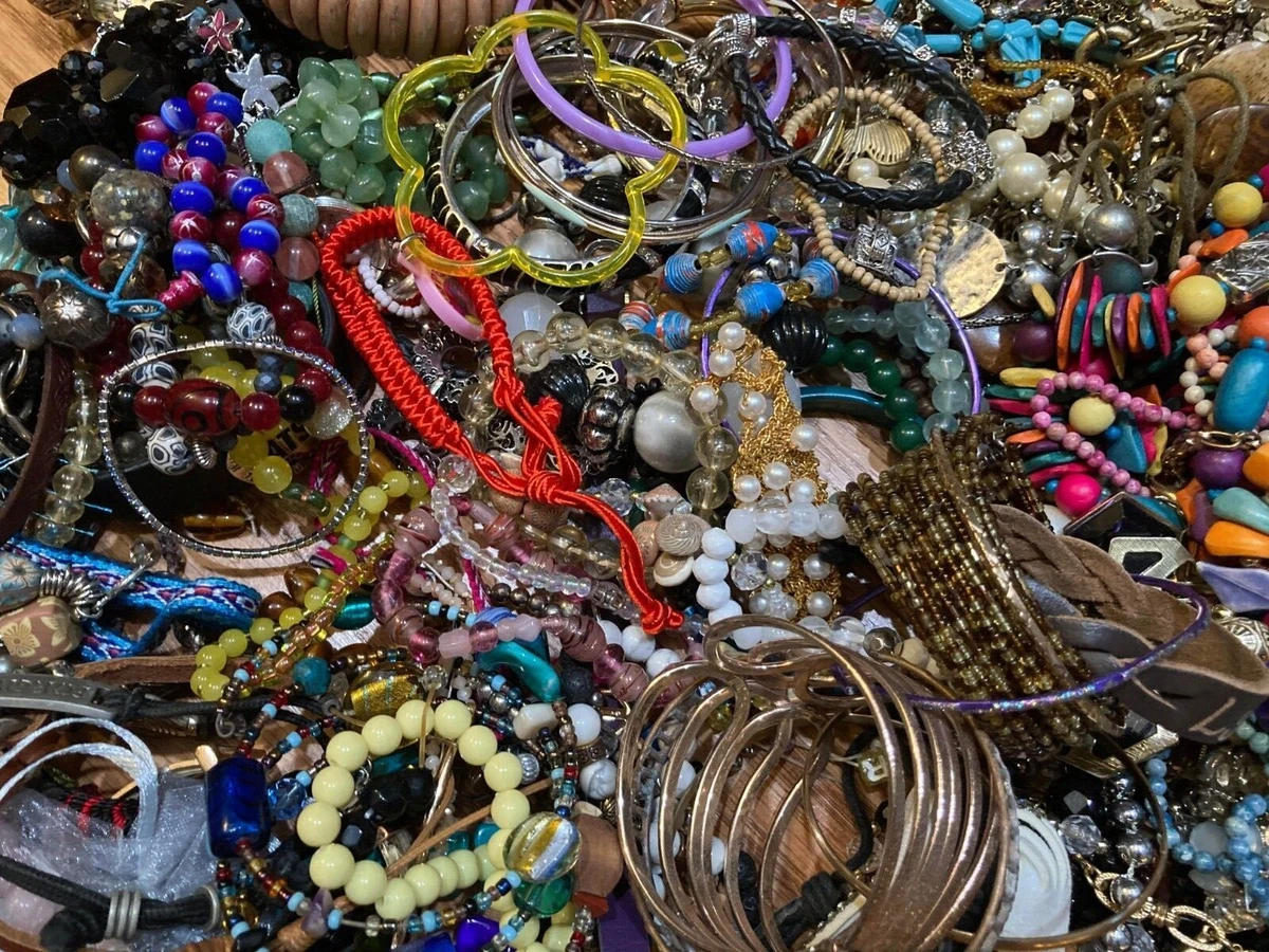 Mixed Lot Rings, Hair Jewelry & Clips-0647-10