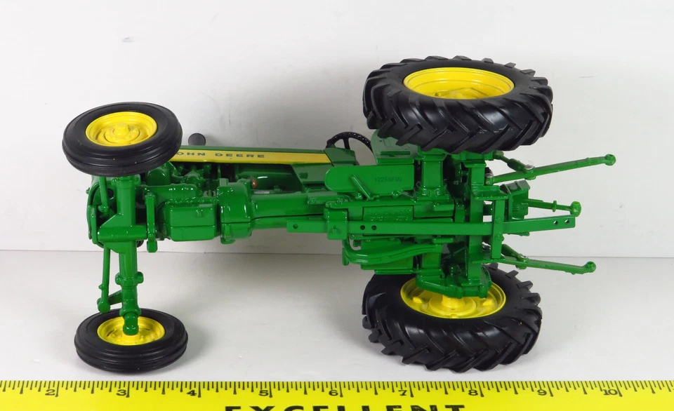 Two-Cylinder Club Expo XV Iowa 2005 RC2 John Deere 330 Utility Tractor 1:16 - Image 2 of 4