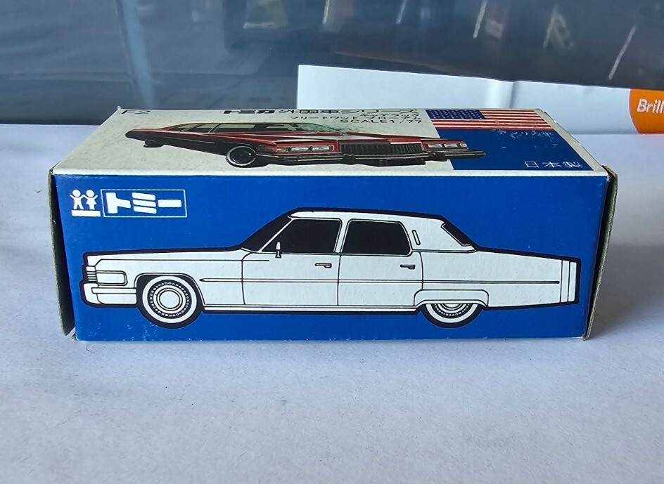 トミカ外国車シリーズ　Cadillac Fleetwood Brougham TOMICA CADILLAC FLEETWOOD BROUGHAM BLUE BOX FOREIGN SERIES