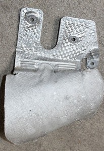 AUDI S5 8T A5 A4 Q5 MOTORHALTER MOTORLAGER SCHUTZ BLECH ABSCHIRMBLECH 8K0199388