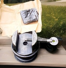 Offering a vice with support for hand engraving, and a block of barrel putty