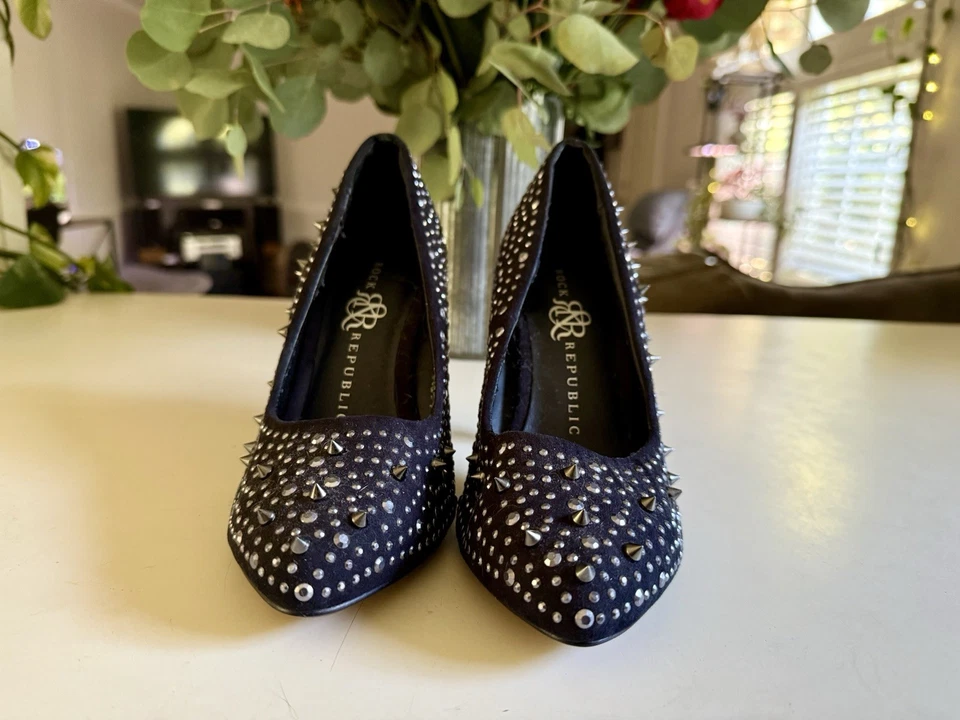 Tacones Rock Republic con tachuelas negros y plateados talla 6 Foto 3 de 4