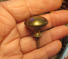 Ancien Petit Bouton ou Poignée de Tiroir ou Porte de Meuble en Laiton Bureau