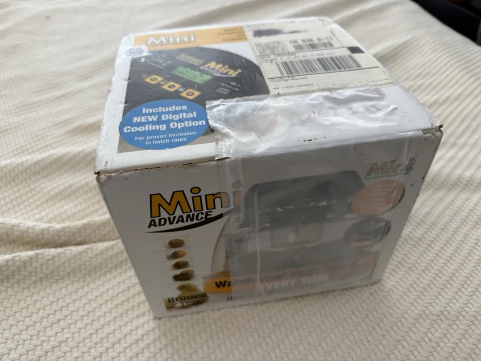 Цифровой инкубатор для яиц Brinsea Mini Advance — автоматический поворот, цифровая температура вольт ЕС/США - Изображение 3 из 4