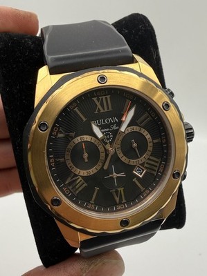 Bulova Marine Star schwarzes Zifferblatt schwarzes Kautschukband 44 mm Quarzuhr 98B104 für Herren