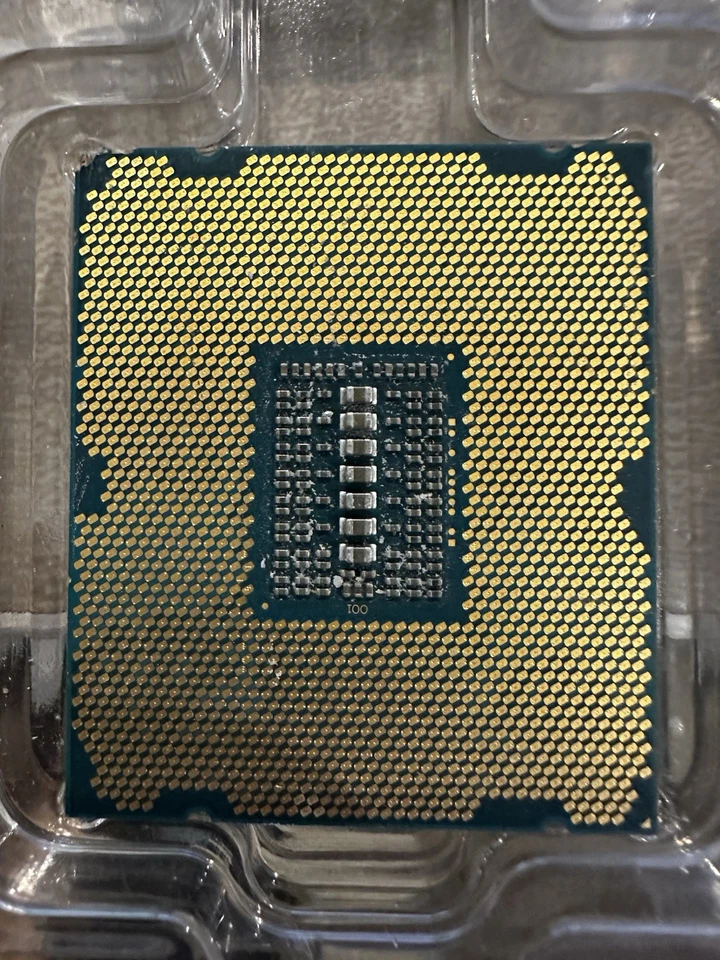 Procesador CPU Intel Xeon E5-2690 V2 3,00 GHz 10 núcleos 130 W 25 MB 8 GT/s Foto 3 de 4