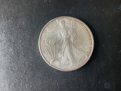 🟢 2004 American Silver Eagle Uncirculated burnished- 1 oz .999 Silver Dollar 🔴