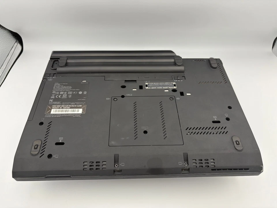 Lenovo ThinkPad X220 12.5in. (300GB, Intel Core i5 2nd Gen., 2.5GHz, 8GB) - Image 4 of 4