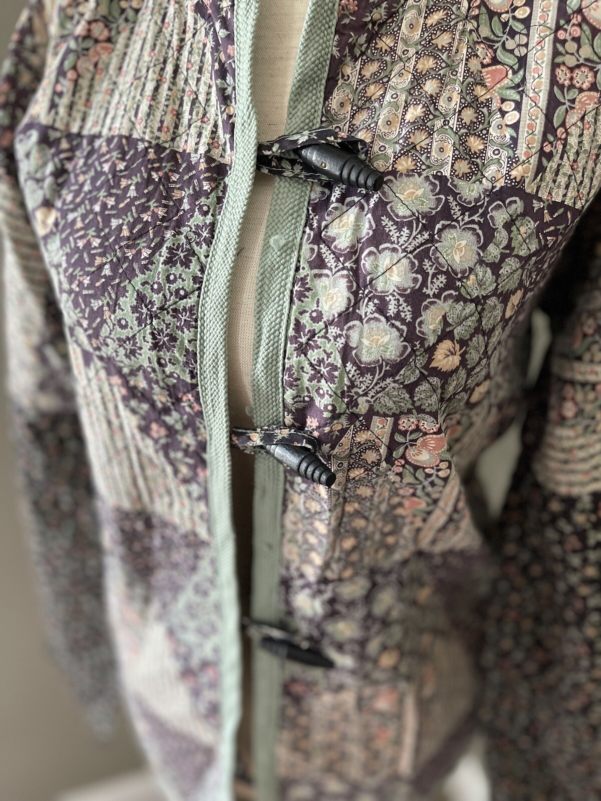 Vintage Handmade Patchwork Quilt Toggle Button Up… - image 3