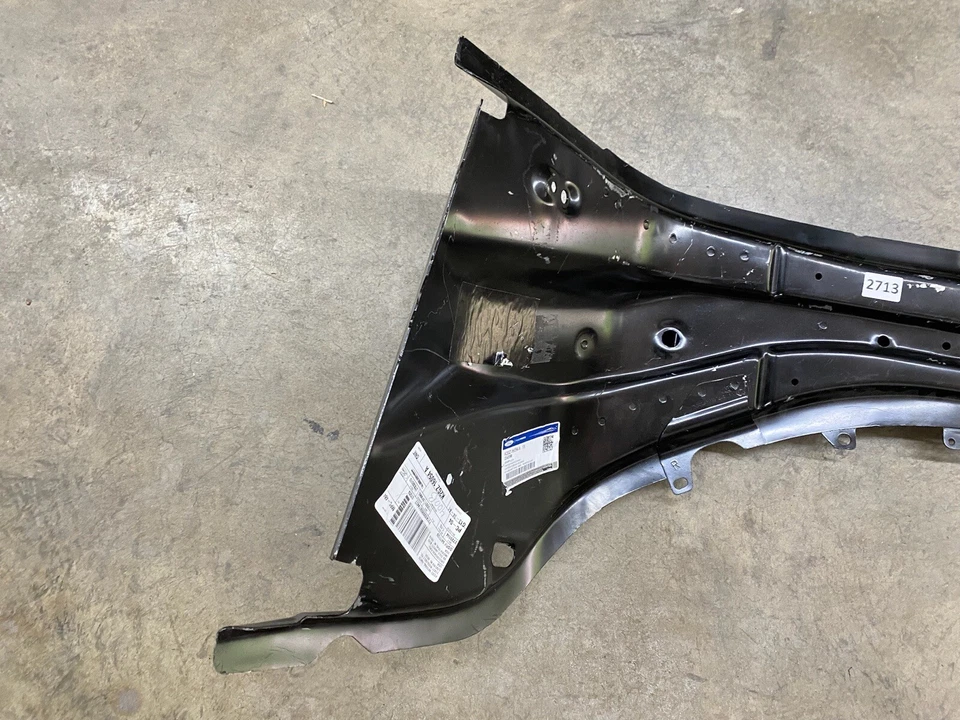 Suporte externo de para-lama Ford Edge Lincoln Nautilus passageiro 2019-2023 K2GZ-16054-A - Imagem 2 de 4